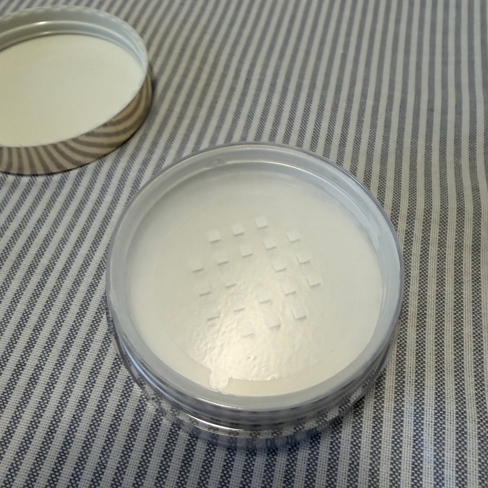 Ciaté London Extraordinary Translucent Powder - Picture 3 of 4